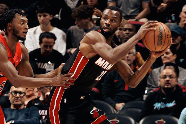 主场失守!热火三大主力下半场哑火,<a href=/lanqiuzq/raptors/ target=_blank class=infotextkey>猛龙</a>逆转终结四连败