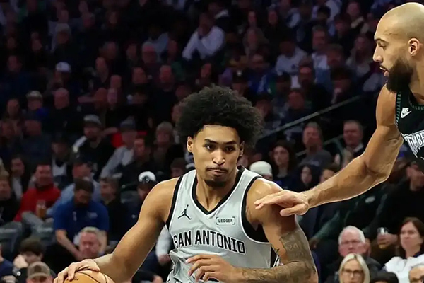 无亚马马刺遇<a href=/lanqiuzq/timberwolves/ target=_blank class=infotextkey>森林狼</a>:后卫拼劲难敌双塔觉醒