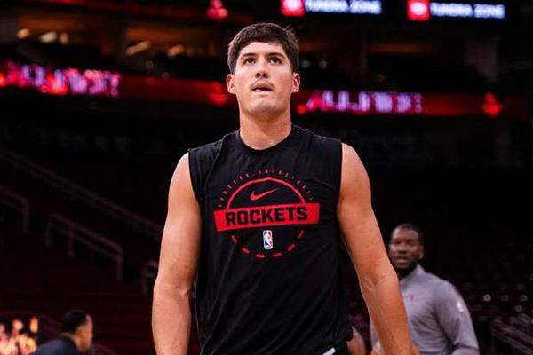 火箭战术困境与亮点:9人轮换+双塔阵容的喜与忧